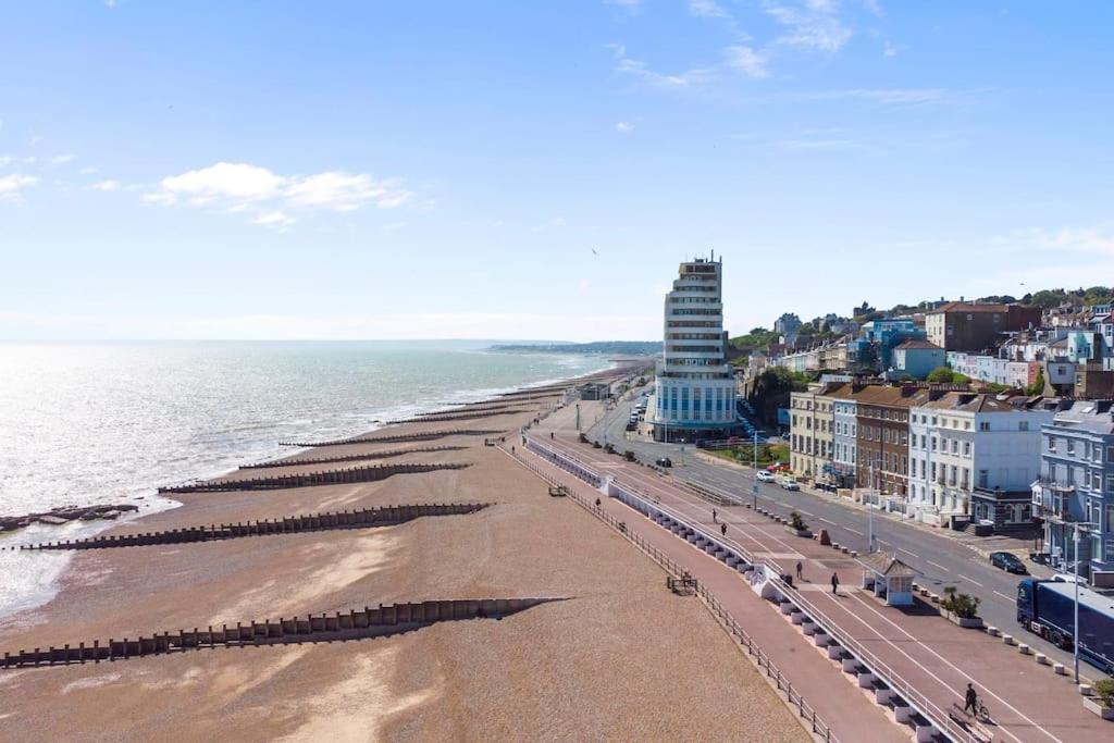 Luxurious Victorian, A Few Minutes From The Beach - Sleeps 2 Adults And Up To 3 Children Apartment St Leonards-on-Sea Bagian luar foto