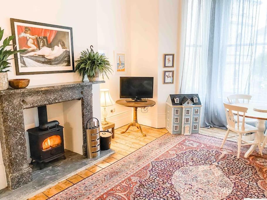 Luxurious Victorian, A Few Minutes From The Beach - Sleeps 2 Adults And Up To 3 Children Apartment St Leonards-on-Sea Bagian luar foto