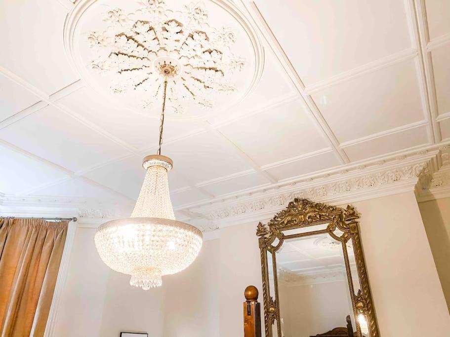 Luxurious Victorian, A Few Minutes From The Beach - Sleeps 2 Adults And Up To 3 Children Apartment St Leonards-on-Sea Bagian luar foto