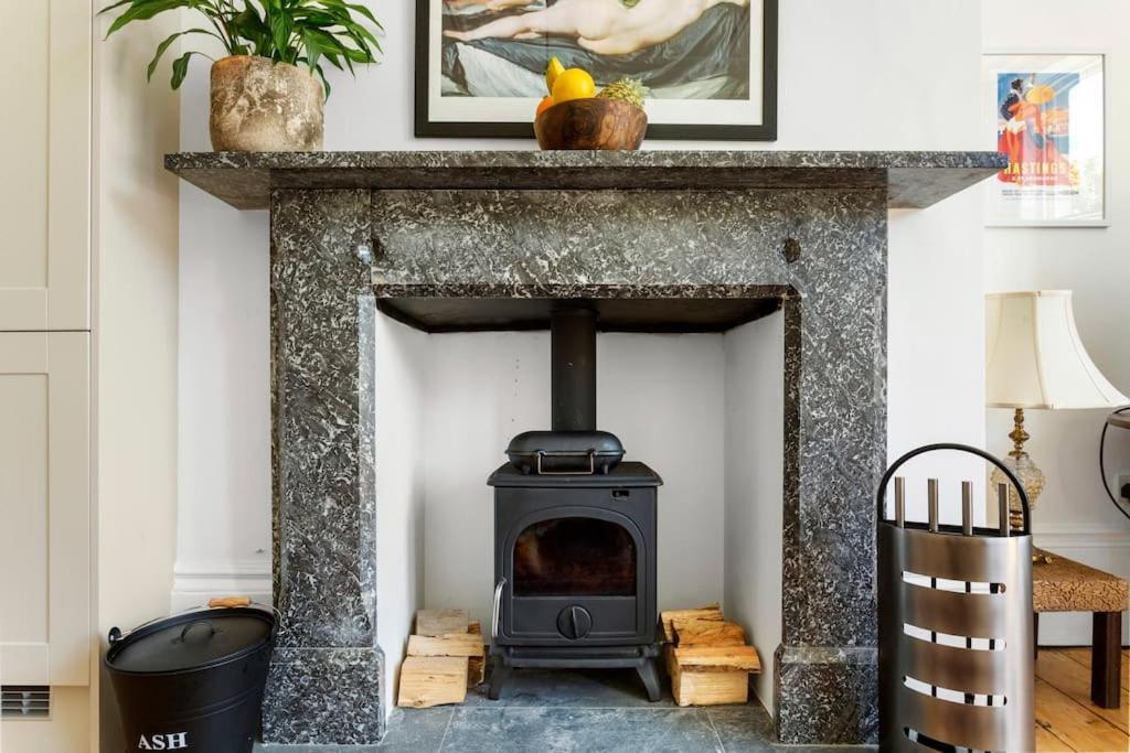 Luxurious Victorian, A Few Minutes From The Beach - Sleeps 2 Adults And Up To 3 Children Apartment St Leonards-on-Sea Bagian luar foto