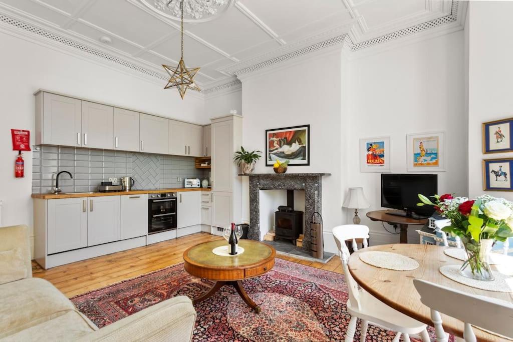 Luxurious Victorian, A Few Minutes From The Beach - Sleeps 2 Adults And Up To 3 Children Apartment St Leonards-on-Sea Bagian luar foto